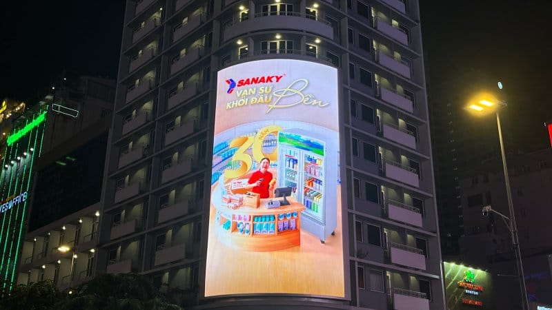 màn hình LED quảng cáo toà nhà - phố đi bộ Nguyễn Huệ