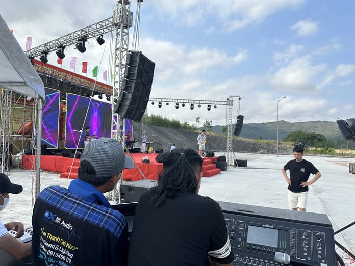 Combo âm thanh và màn hình LED