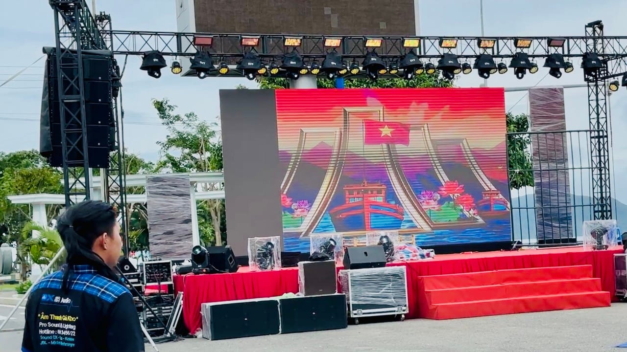 lắp đặt màn hình LED ngoài trời – DX Events lắp đặt màn hình LED ngoài trời - DX Events